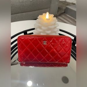 Pre Loved CHANEL  Matelasse Long Wallet Patent leather Red Tone CC